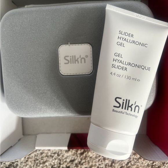 Silk’n FaceTite 3-in-1 anti-aging: RF, LED Light,&Infrared heat Shield - Picture 5 of 7